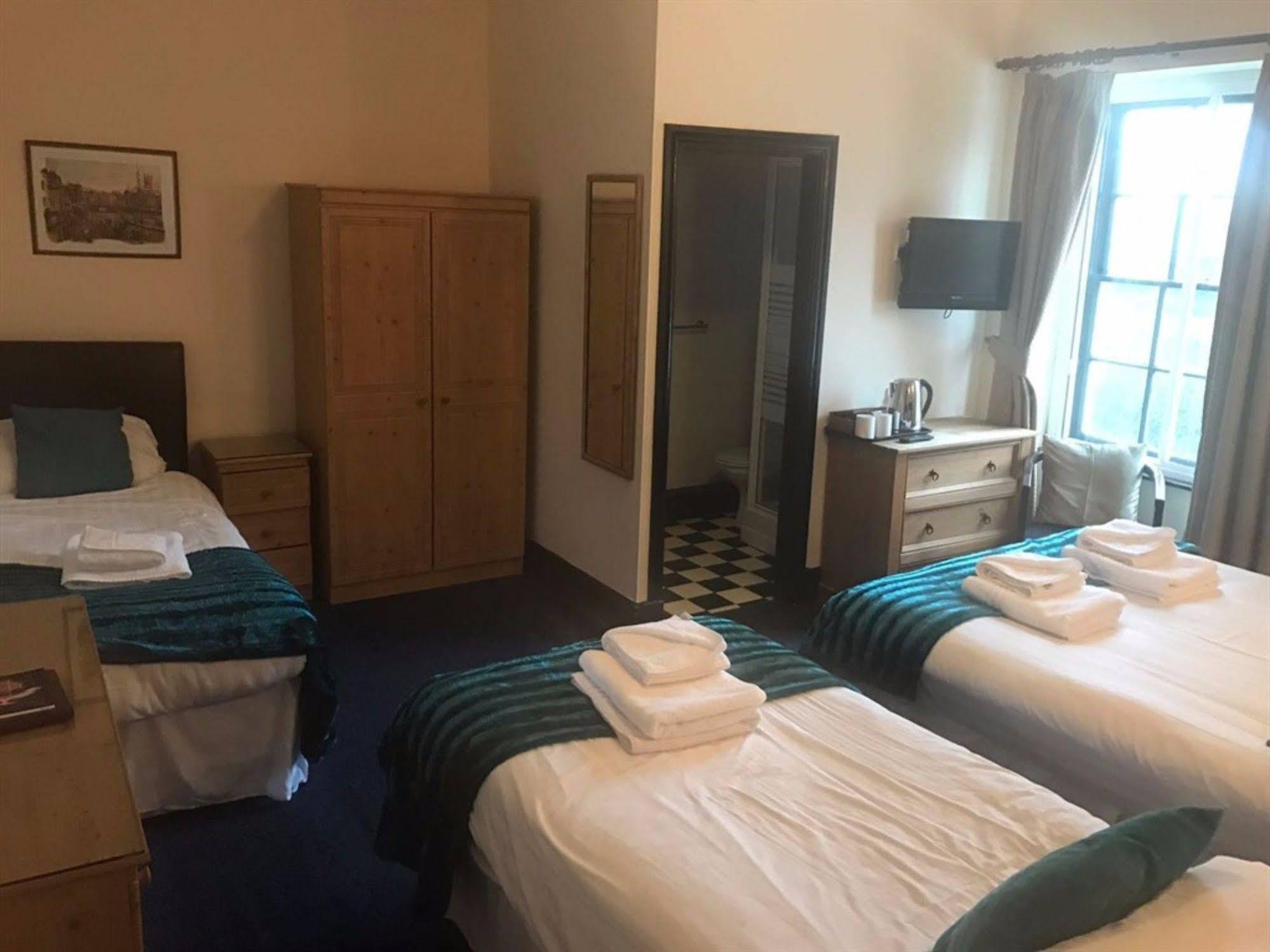 The County Hotel Haverfordwest Extérieur photo