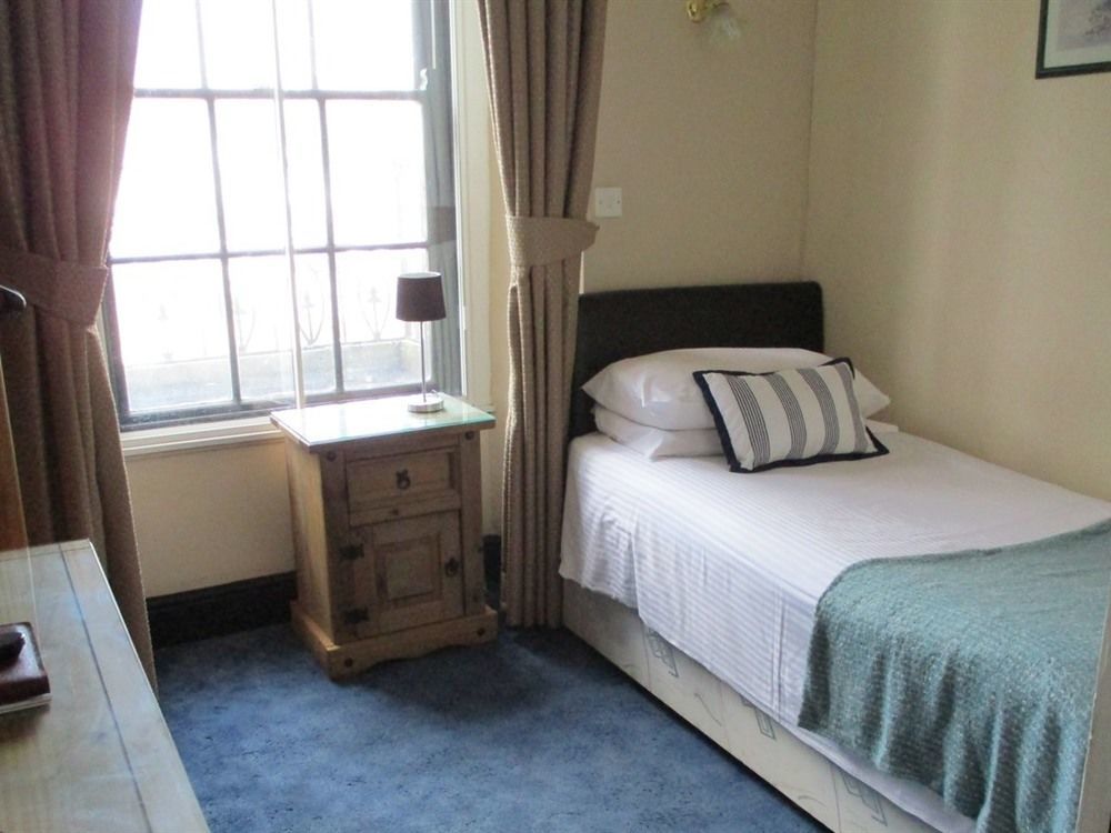 The County Hotel Haverfordwest Extérieur photo