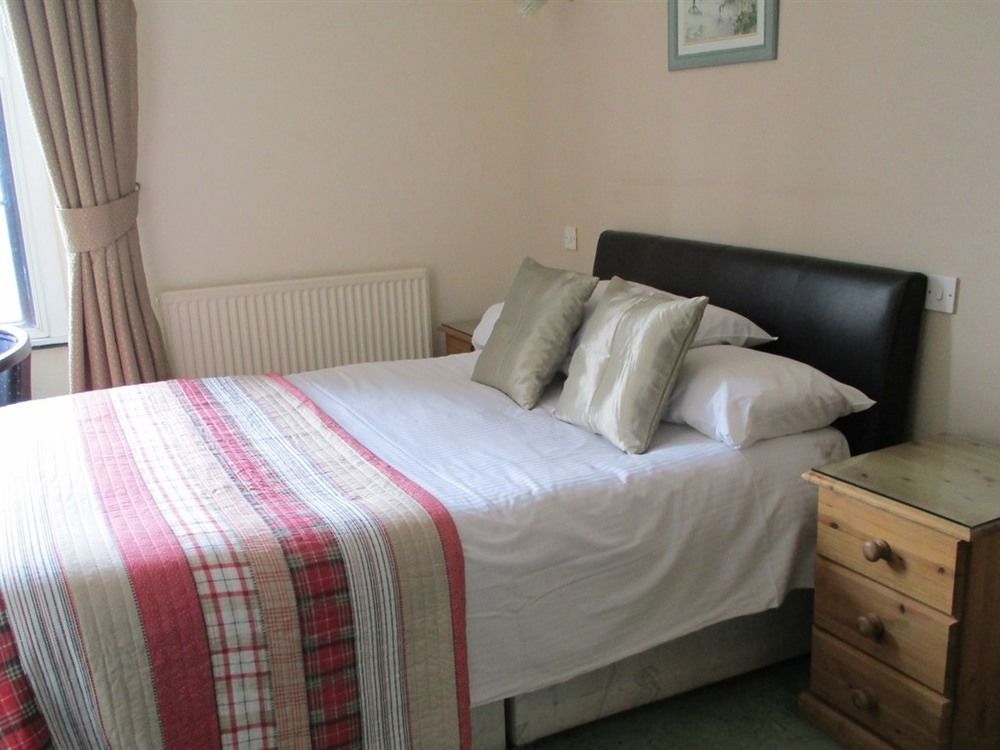 The County Hotel Haverfordwest Extérieur photo