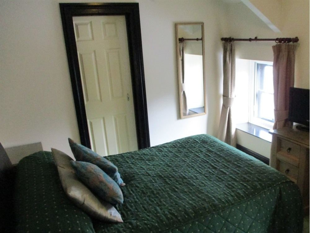 The County Hotel Haverfordwest Extérieur photo